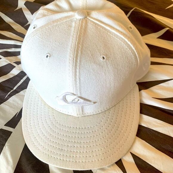 Qucksilver hat - Picture 1 of 2